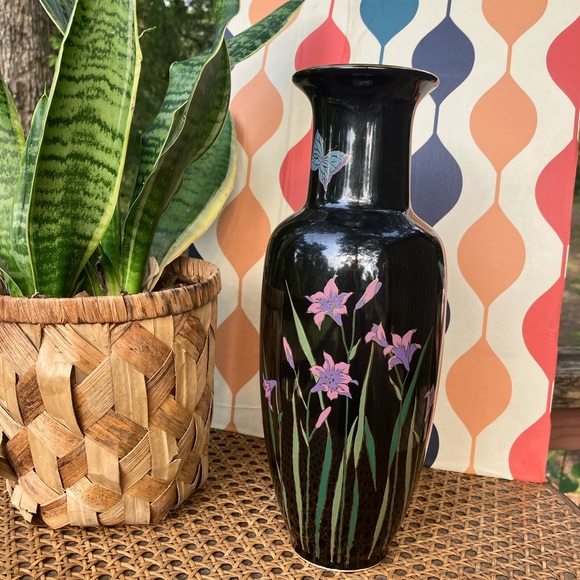 Vintage Japanese Lacquered Black Iris Vase w/Gold Trim - Picture 2 of 14